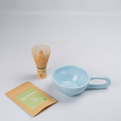 Türkise Tasse, Matcha Tee & Besen
